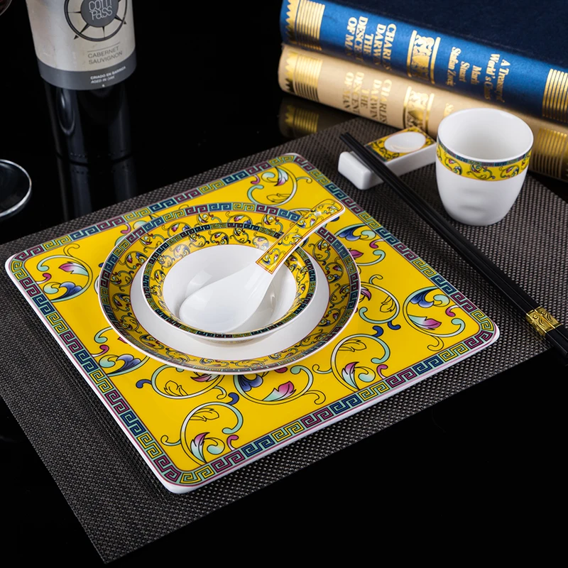 Chinese-style Golden Palace Hotel sets the table, ceramic tableware, bone saucers, wing bowls, spoons and cups