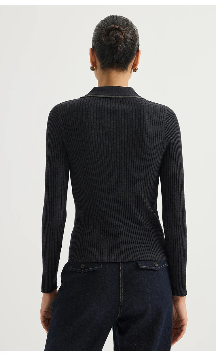 BL3621793 Damen-Pullover mit Polokragen, 100% Wolle, breiter Rippstrick, Muschelknöpfe, Kettenkragen-Verzierung, figurbetont, zweifarbig, für den frühen Herbst. – Detail 7
