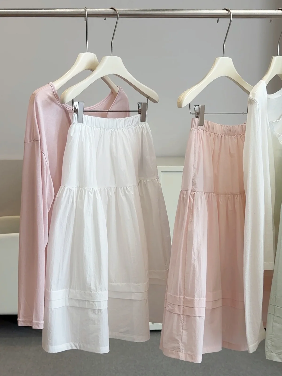 

Harajuku Minimalist Light Blue Tiered Midi Skirt Elastic Waist Casual Summer A-line Flowy Skirt Solid Beach Vacation Outfits