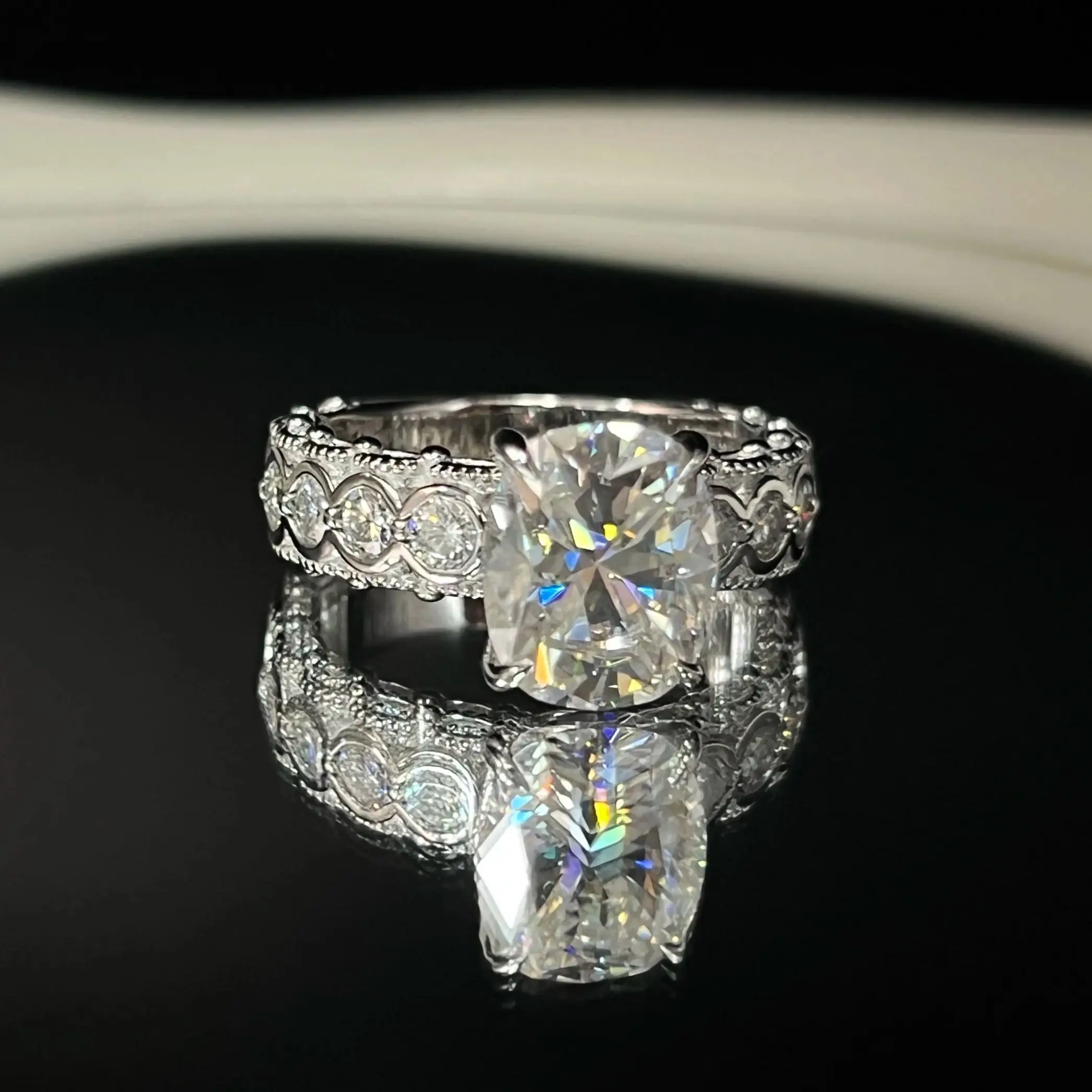 

Кольцо из серебра S925 с муассанитом на четырех крапанах для женщин, новая модель, модное, легкая роскошь, высококачественное кольцо.