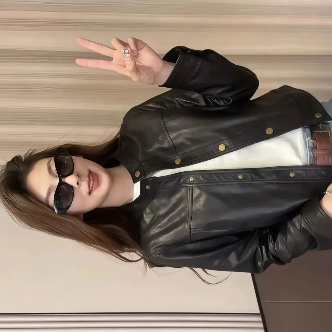 

Retro Temperament Simple Fashion Long Sleeved High-end Leather Jacket For Women In the Spring of 2025 New Niche Design Top