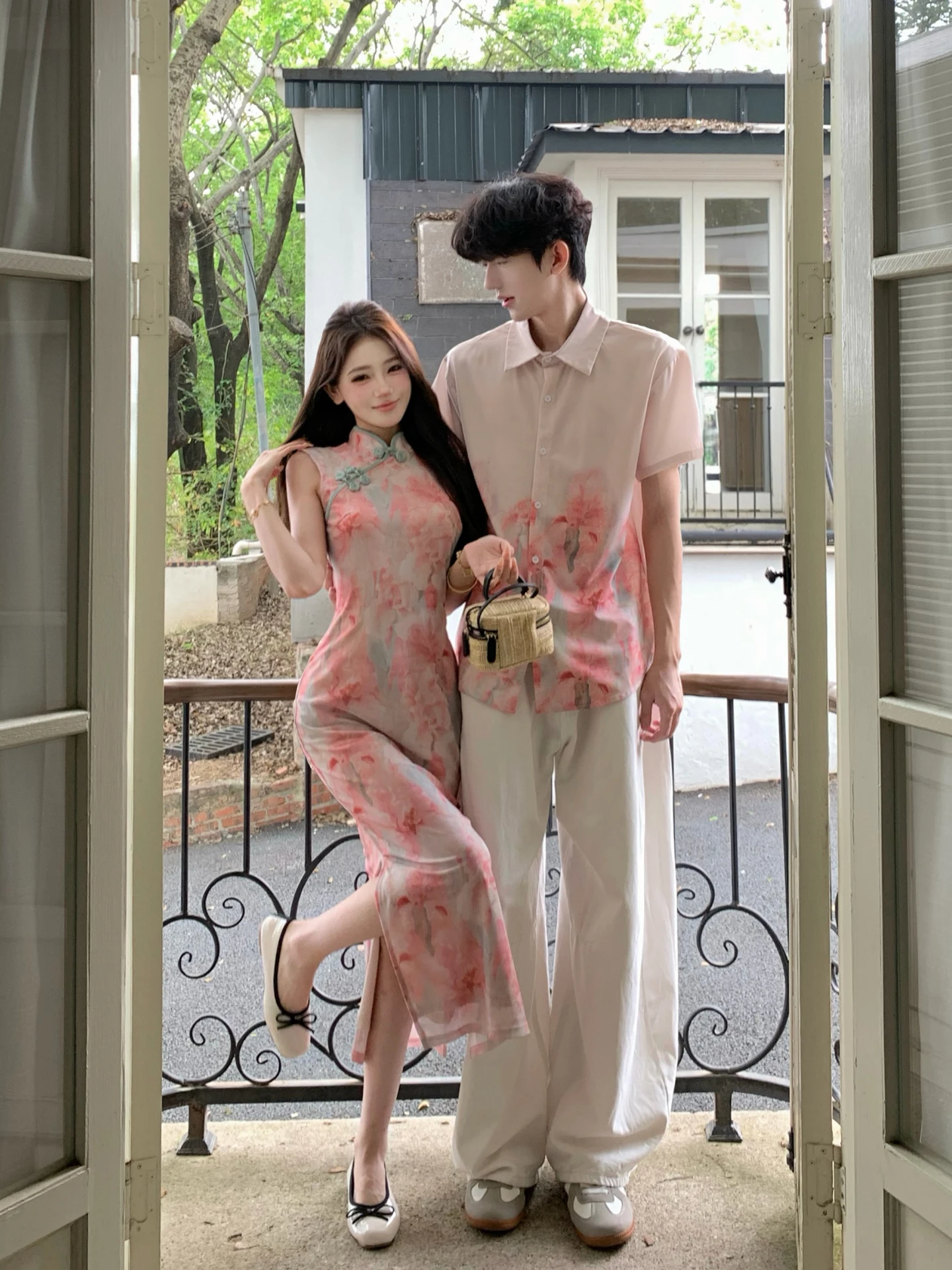 Conjunto de Noivado Estilo Chinês Vermelho para Casal, Vestido  Longo Aprimorado de Manga Curta para Homens e Mulher...