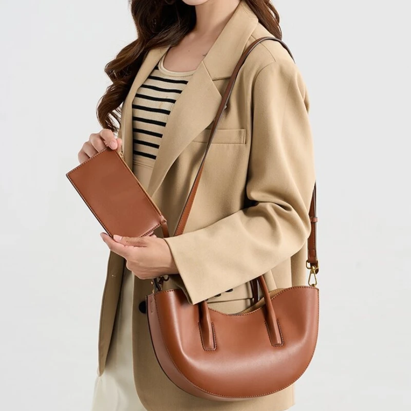 

2025 French New Y2K Handheld PU Crescent Bag Fashionable and Versatile Commuter Large Capacity Single Shoulder Crossbody Bag