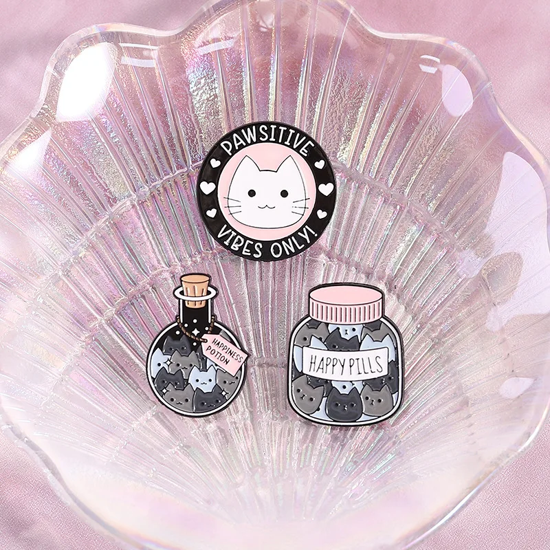 

Round Japanese and Korean new cute cartoon cat brooch metal badge bag accessories brooch creative decoration