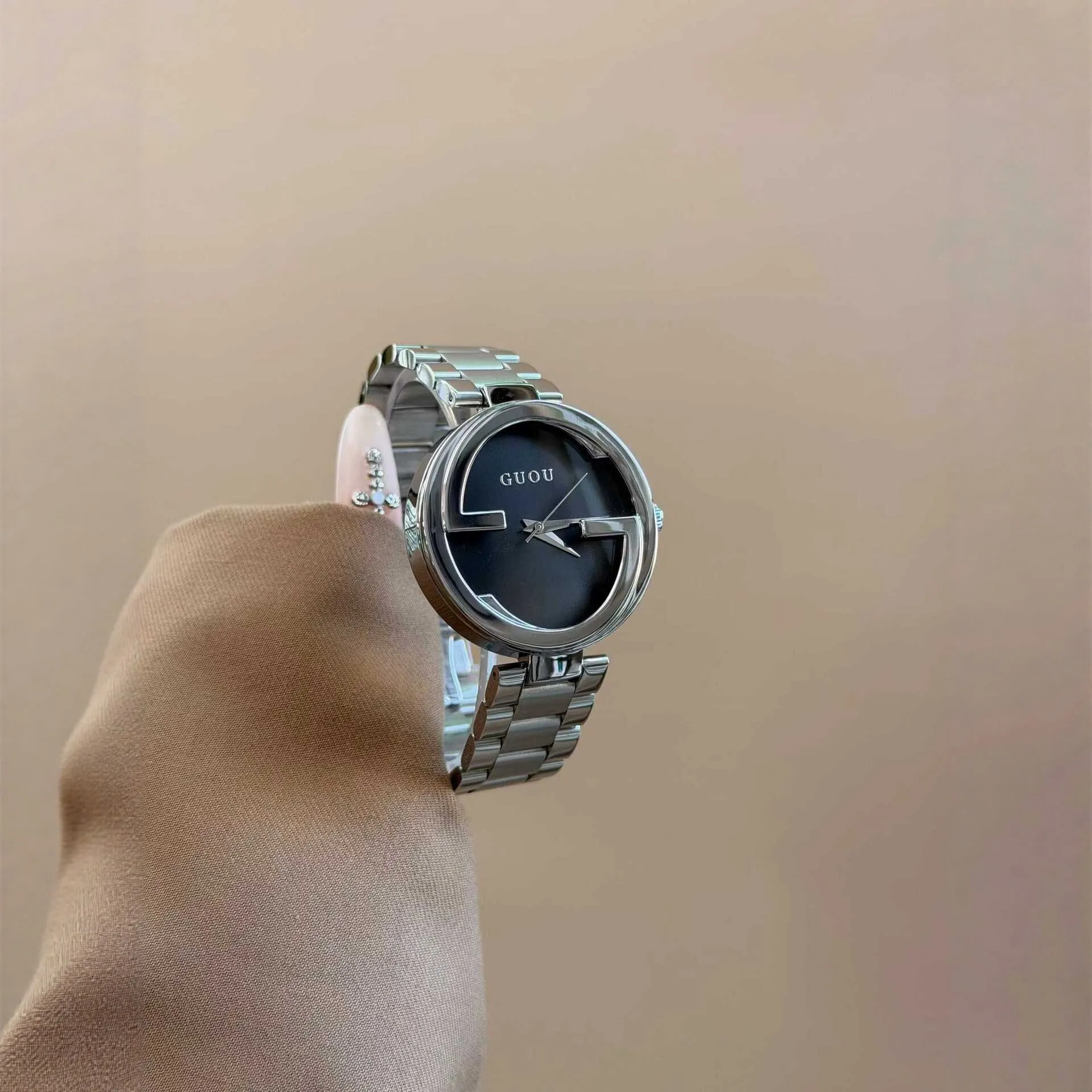 

Новые модные женские кварцевые часы 2026 года со стальным ремешком, элегантные, высококачественные, нишевые, люксовые, серебряные, трендовые, в подарок женщине