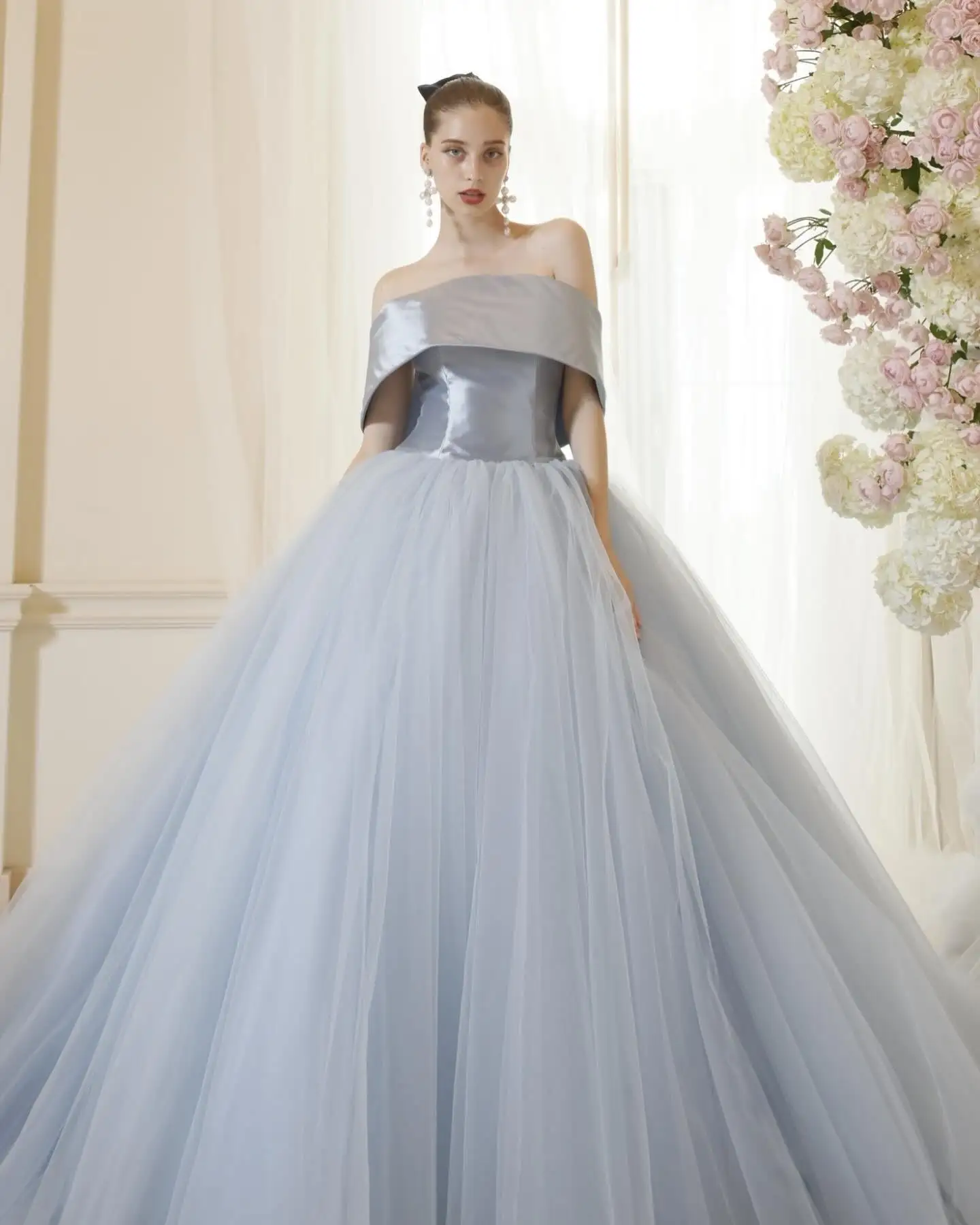 Fairytale Light Blue Puffy Tulle Bridal Dresses With Detachable Oversize Bow Off The Shoulder Short Cape Sleeves Formal Dress