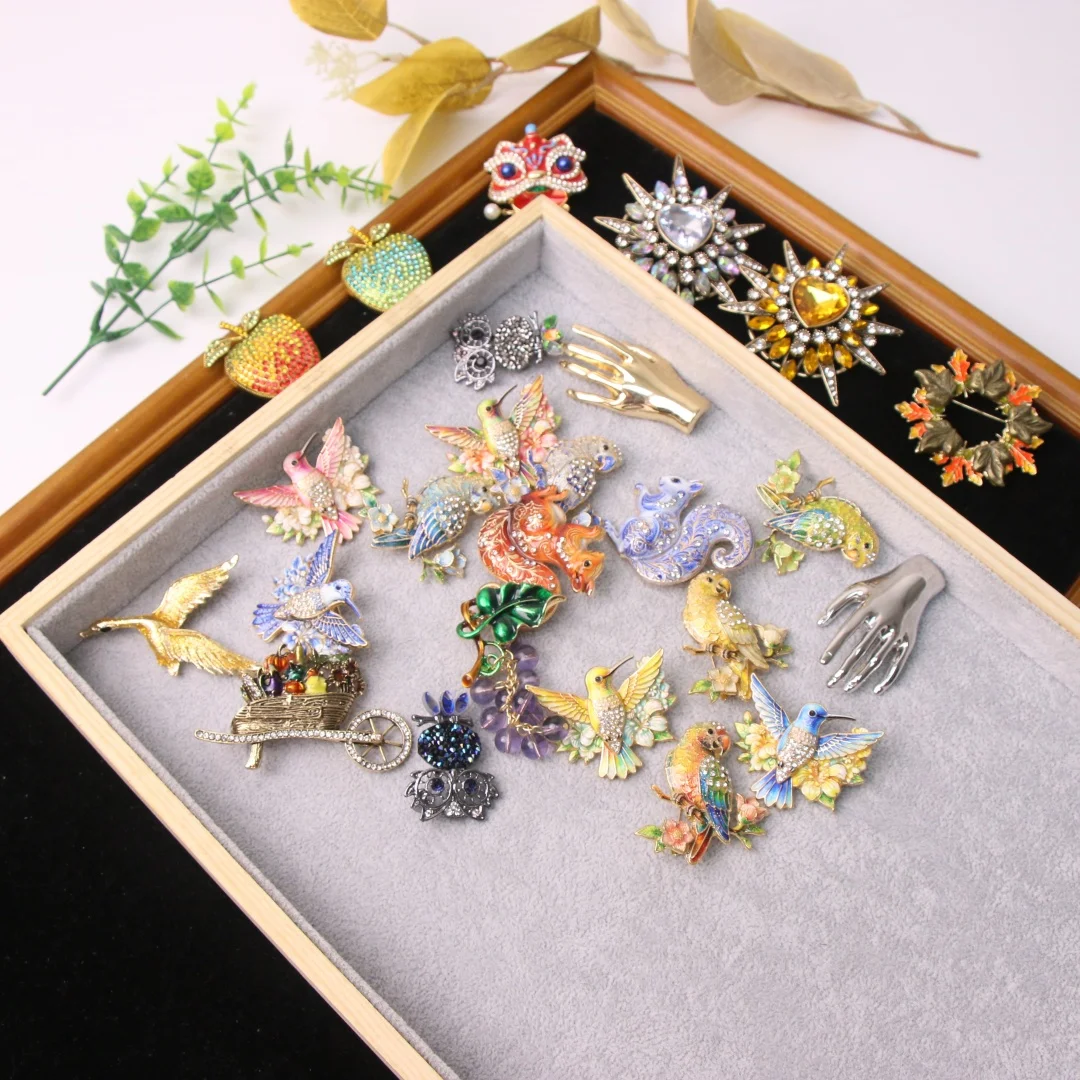 Baroque Luxury Bird, Heart, Sun, Squirrel, Apple, and Lion Design Brooch for Men and Women, Jewelry and Accessories Gift