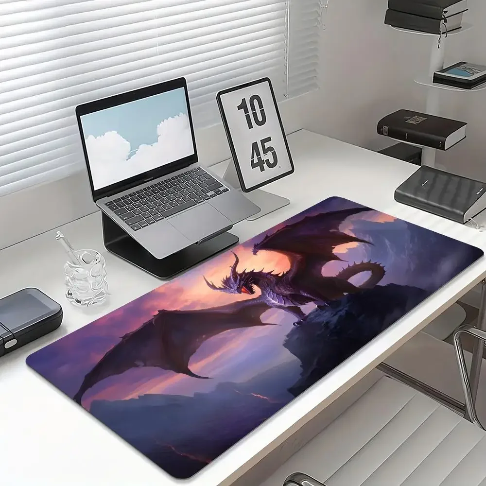 แผ่นรองเมาส์ลายมังกรยักษ์พ่นไฟวิเศษ แผ่นรองโต๊ะ XXL แผ่นรองเล่นเกม อุปกรณ์เสริมสำหรับคอมพิวเตอร์ แผ่นรองคีย์บอร์ด ยางกันลื่น