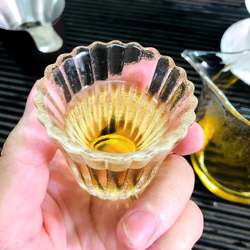 

Japanese Heat-resistant Handmade Glass Chrysanthemum Petal Pattern Flower Teacup White Wine Cup Tea Cup Teacup Smelling Cup Smal