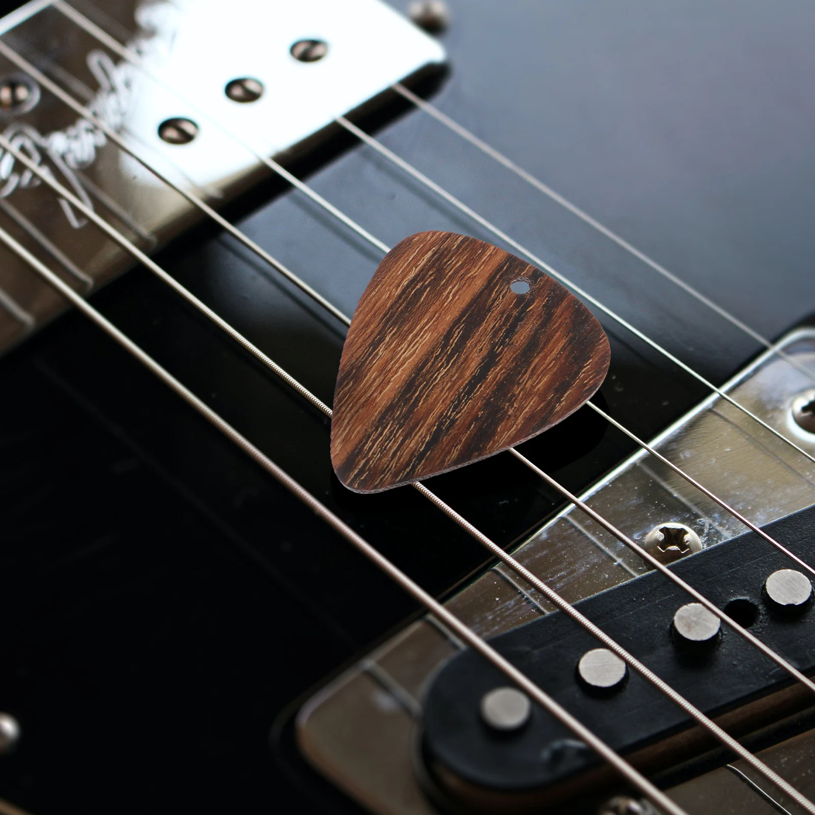 

1pc Wooden Pendant Guitar Picks Durable Ergonomic Acoustic Bass Musical Instrument Accessories Thumb Picker Natural