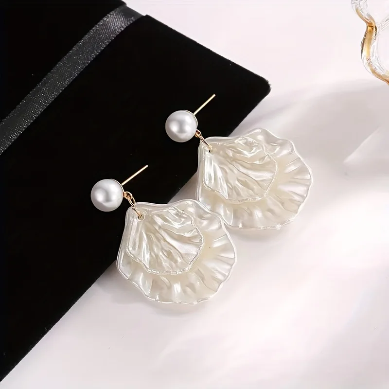 Women's Mermaidcore White Shell Drop Earrings