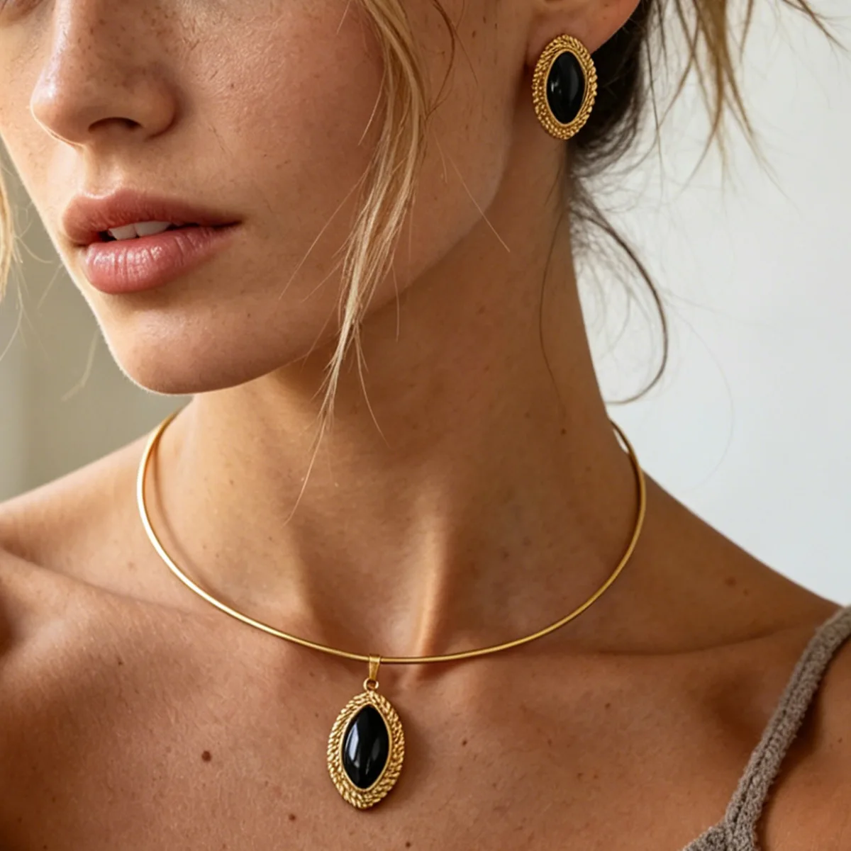 Choker Stainless Steel Black Stone Cat Eye Pendant Twist Edge Vintage Trendy Comfortable Versatile Jewelry for Women