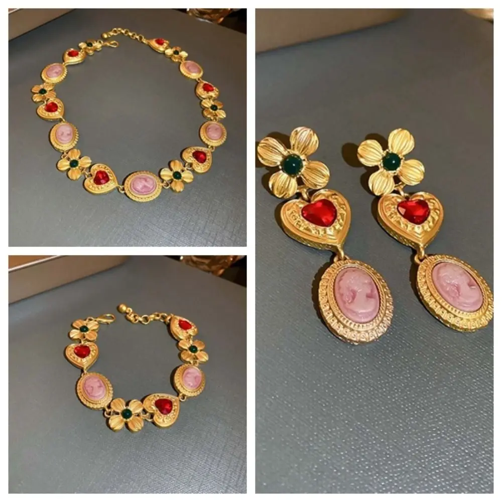 華麗でエレガントなヴィンテージネックレス、合金フラワーハートカメオブレスレット、輝く鎖骨チェーン、レトロなエンボスイヤリング、女性用