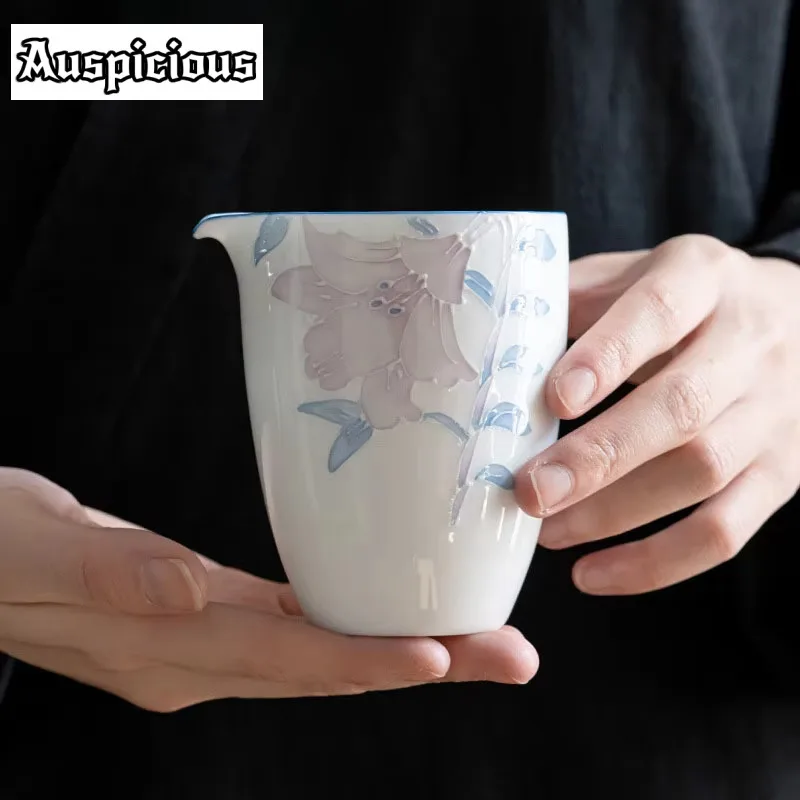 

Handade Engrave Lily Art Tea Pitcher Ceramic Justice Cup White Porcelain Kungfu Tea Maker Divide Tea Tools Teaware Cha Hai Items