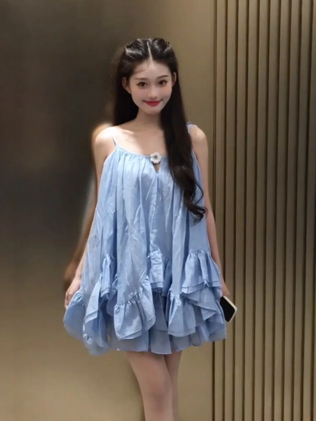 

Gentle Wind Unique Beautiful Asymmetrical Strap Halter Skirt Two-Piece Set Whole OOTD Summer 2026 Comfortable Short Skirt