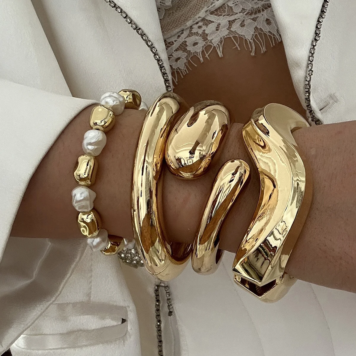 

Vintage Hip Hop Metal Smooth Irregular Spring Bracelet for Women Exaggerated Geometric Chunky Wide Cuff Bangle Punk Jewelry Gift