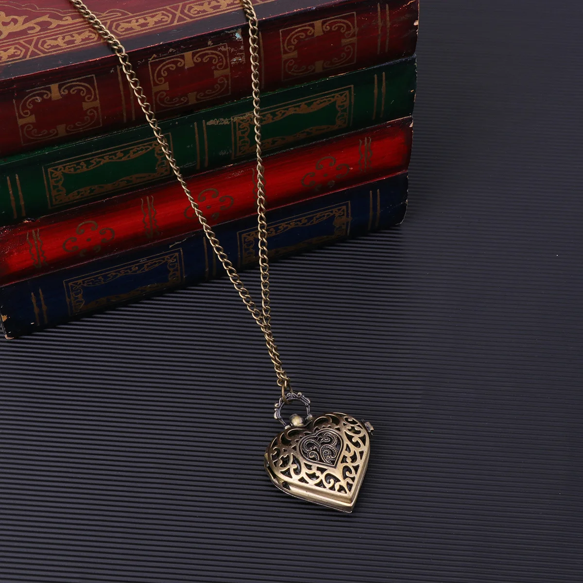 

1Pcs Retro Pocket Watch Bronze Vintage Carving Heart Hollow Durable Timepiece Decorative Accessory