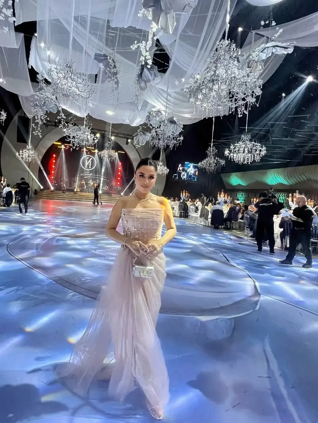 

Medalion customized Arabian Evening Dress Beaded Lace Prom Gown Strapless Ruffle Dubai Women Wedding Formal Occasion Party Gowns