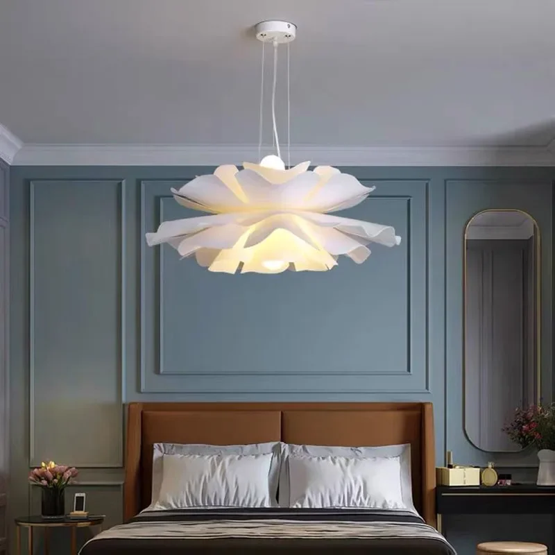 Lampada da soffitto per camera da letto semplice moderna LED calda illuminazione per interni lampadario Design nordico petali apparecchio studio