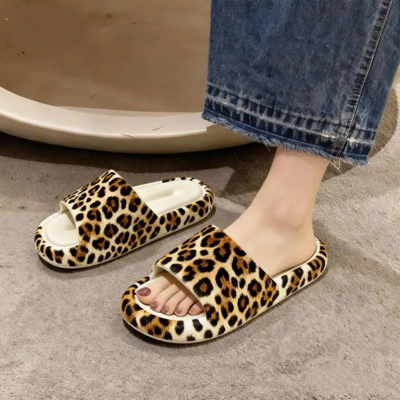 

Indoor and Outdoor Fashion Leopard Women's Slippers Non-slip Soft Bathroom Slippers Leisure Garden Beach Shoes Summer Slides