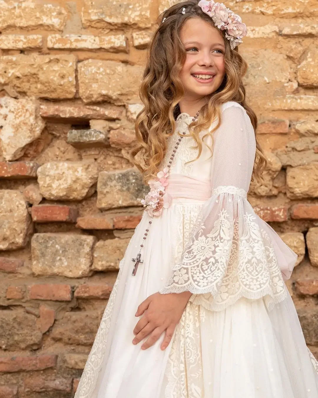 Vestido de comunión rosa para niños, Media manga y falda larga, bordado de flores rosas en el corpiño, vestido superior