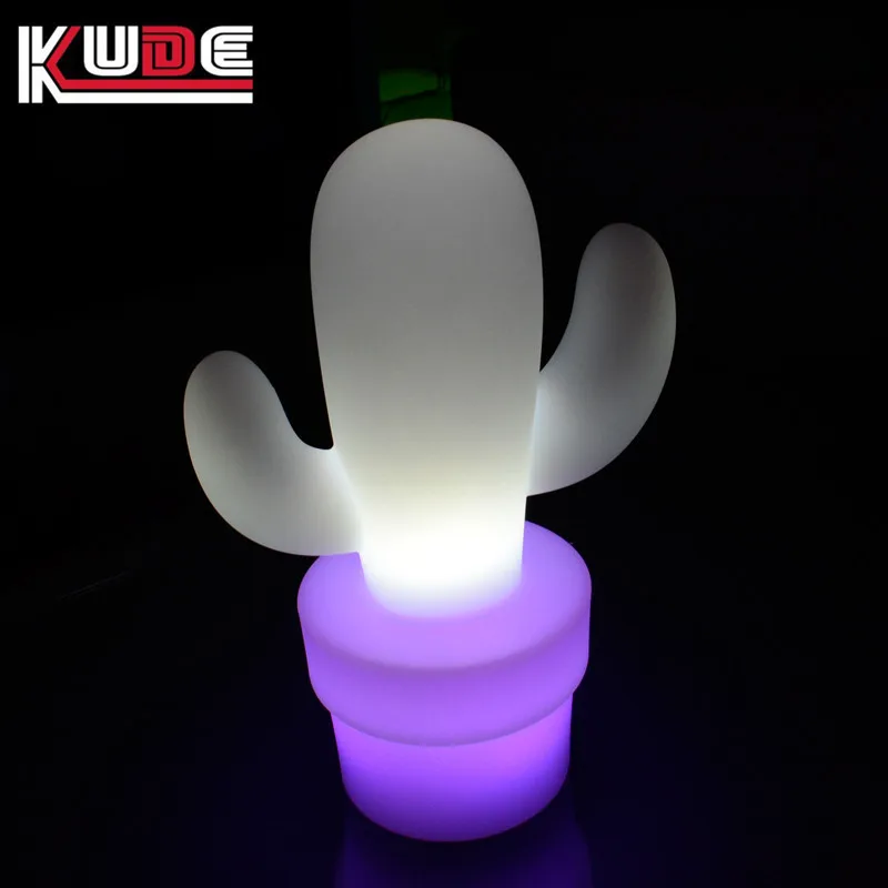 Mobili luminosi a LED luce decorativa sub-controllo telecomando cactus luce esterna impermeabile