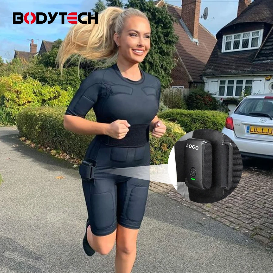 

A lightweight personal trainer ems suit that can be easily exercised to lose weight and gain muscle at home