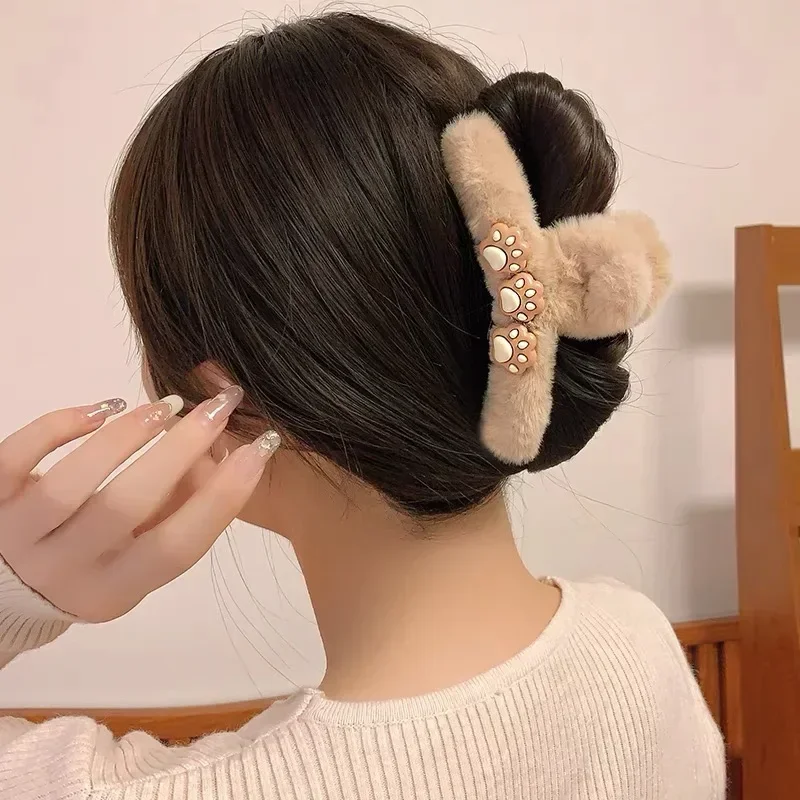 Autumn Winter Plush Grab Clip Large Ins Style Shark Back Head Hair Female Headdress Bear Hair Clips for Women