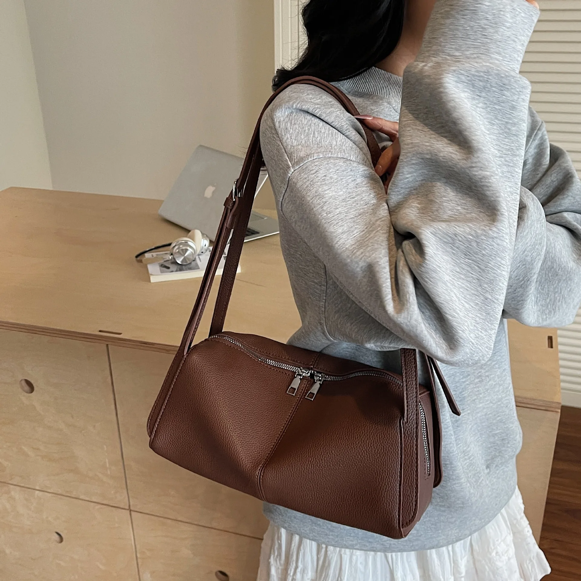 

2025 Niche Tote Bag, Spacious Shoulder Purse for Women, Commuter Crossbody, Versatile Top Handle Bag, Textured Sling Bag