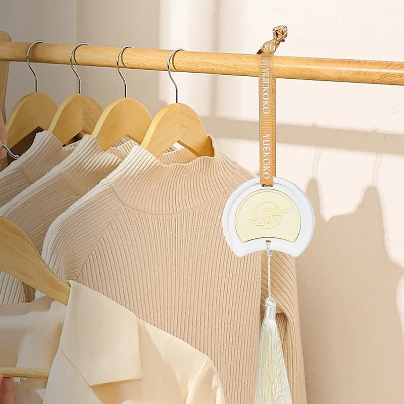 Chinese-style Half-moon Gypsum Incense Hanging, Fresh Aroma Diffuser, Wardrobe Car Pendant, Solid Fragrance Souvenir