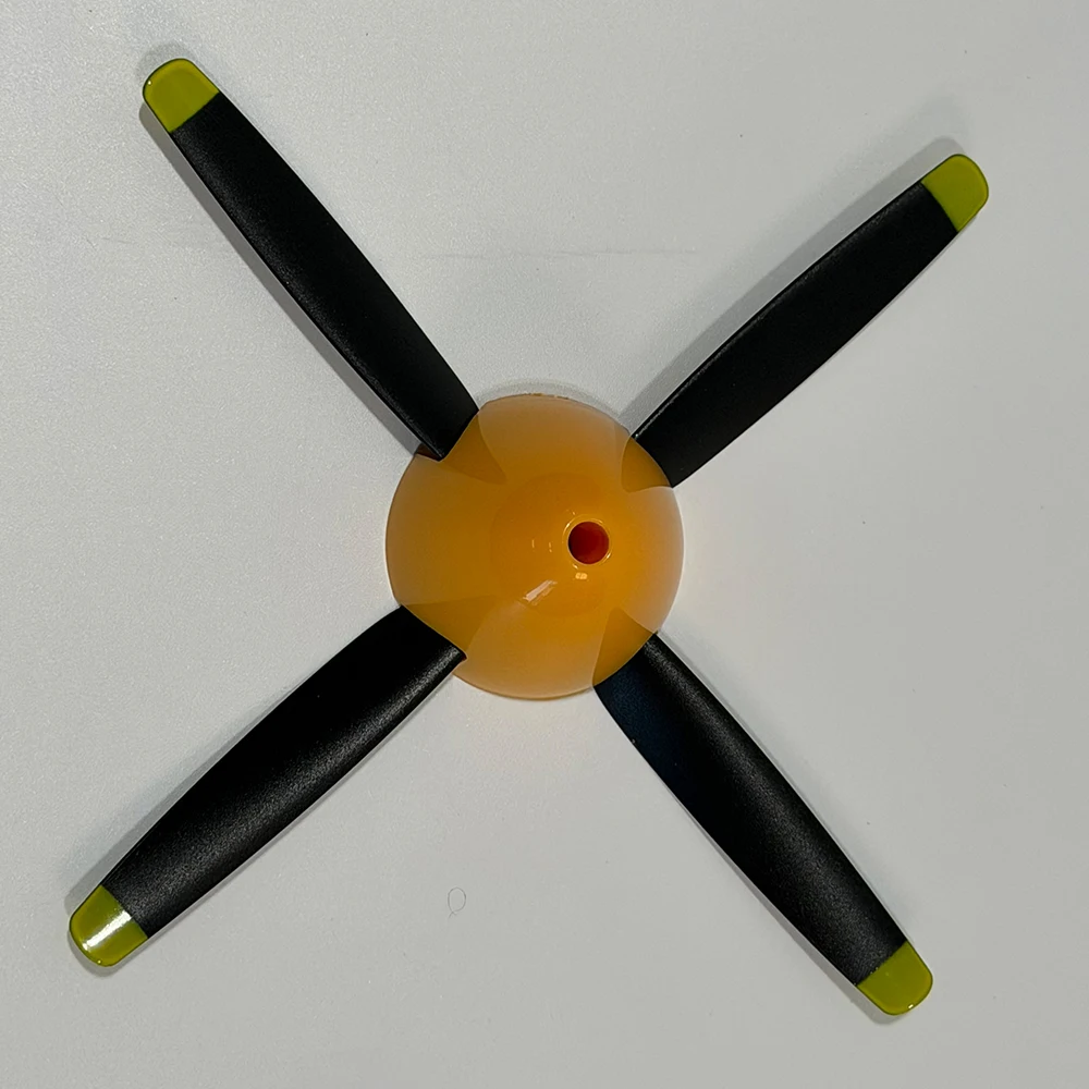 Das Zubehör für das Sayzon P51D Musting RC-Flugzeug (510 mm Spannweite) umfasst einen Propeller und ein rotes/gelbes Fahrwerk. – Detail 24