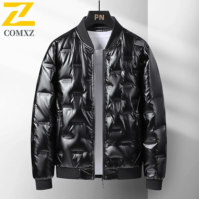 

COMXZ Мужской пуховик Трендовый легкий красивый глянцевый бейсбольный воротник с тиснением осенне-зимнее водонепроницаемое и ветрозащитное пальто