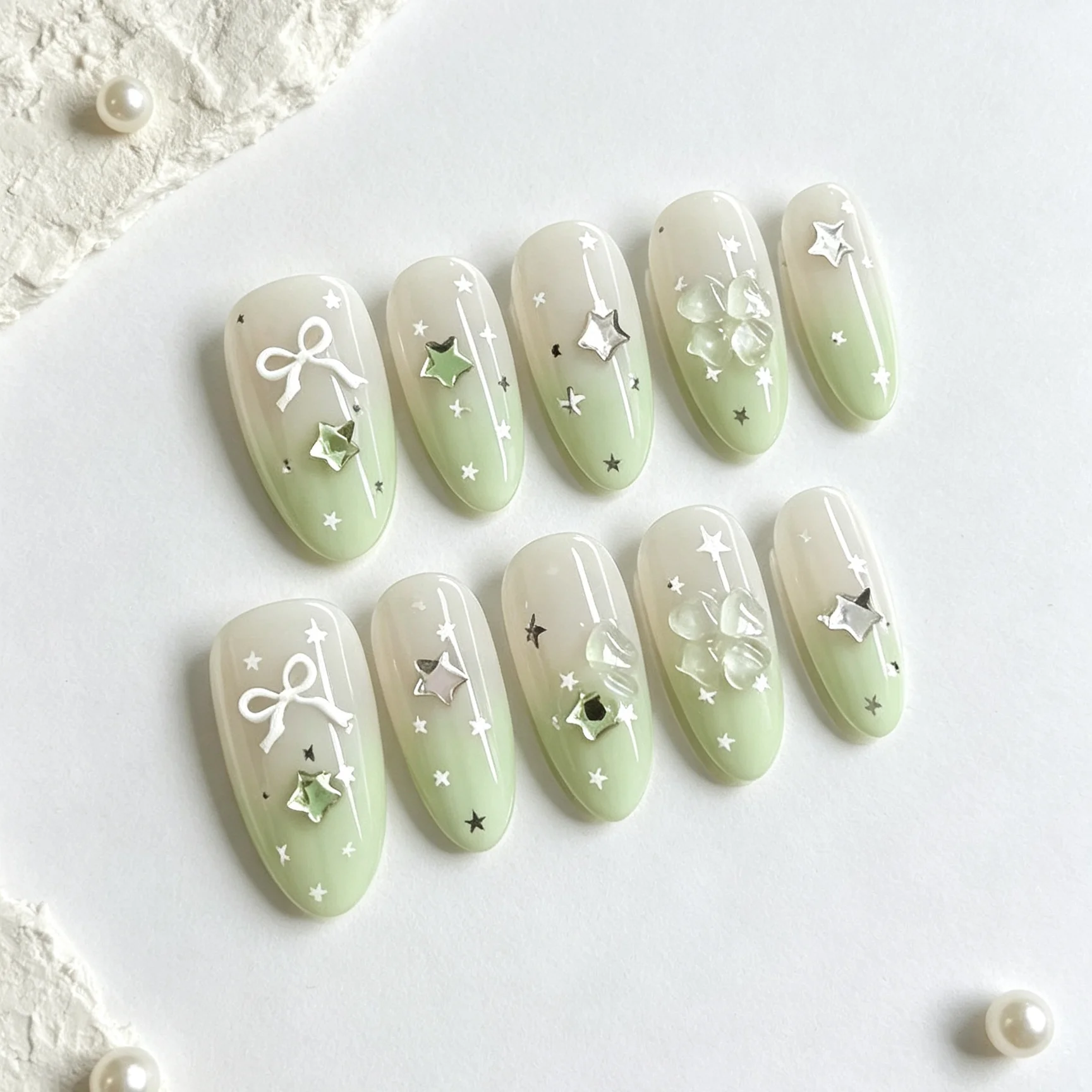 10 ongles en forme d'amande pressés à la main, magnifiques faux ongles, dégradé vert menthe frais et blanc, adaptés aux femmes.