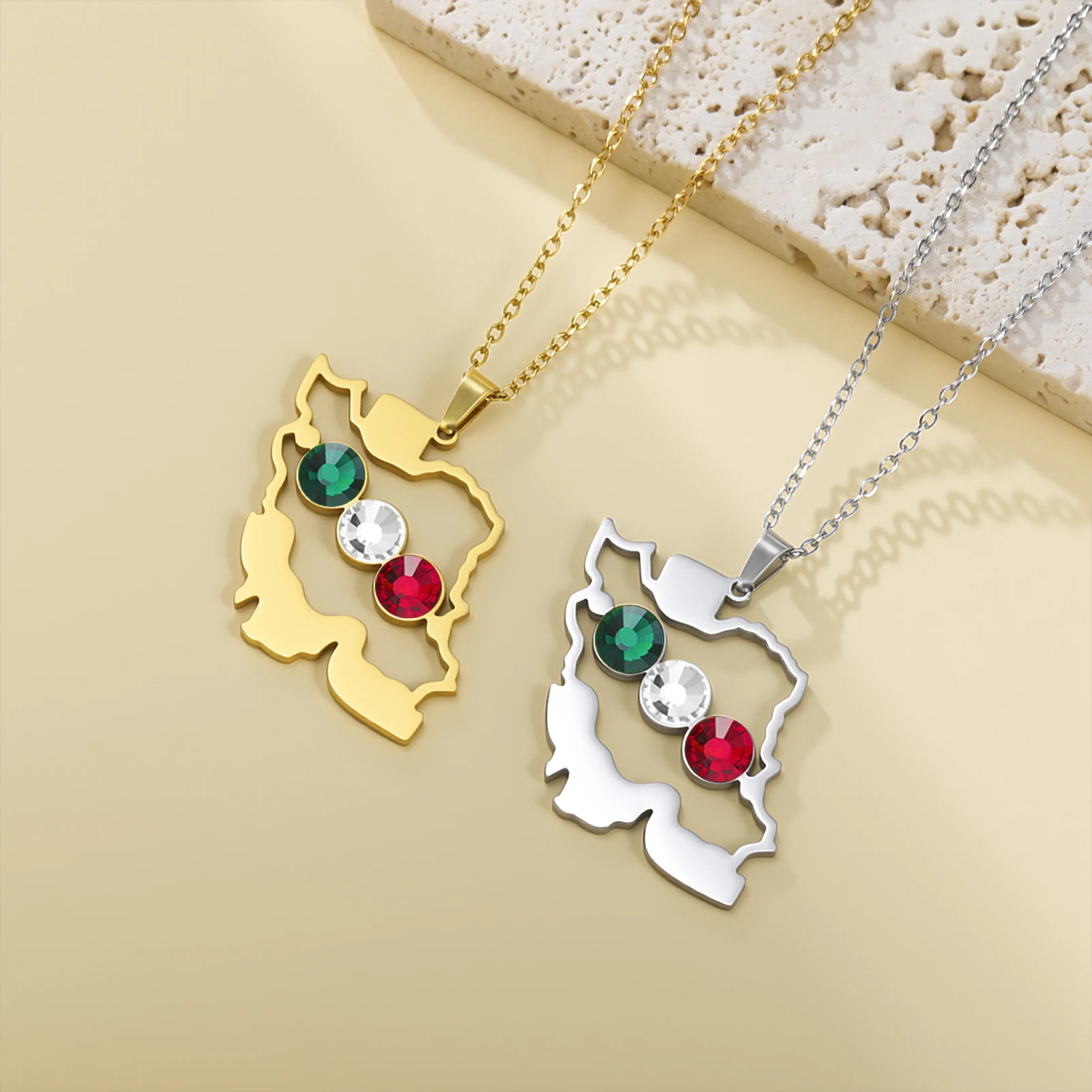 Iran-Kartenflaggen-Set mit 3-Farben-Strass-Halskette aus Edelstahl, Rot-Grün-Weiß, Iranisches Ethno-Kartenschmuck-Geschenk