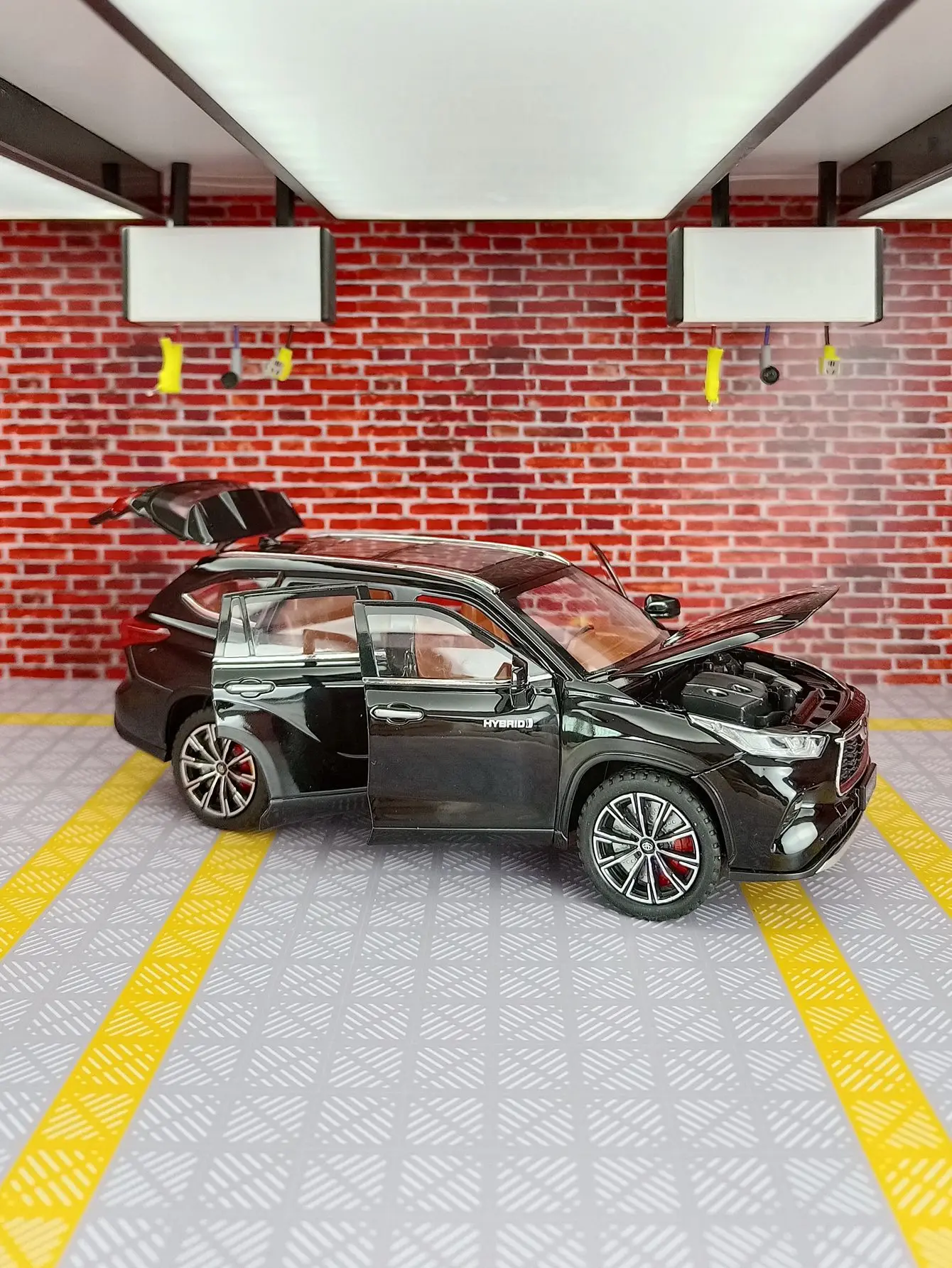 1:24 portas de modelo de carro de liga Highlander e capô do motor, o porta-malas pode ser aberto como presente para amigos de boa qualidade