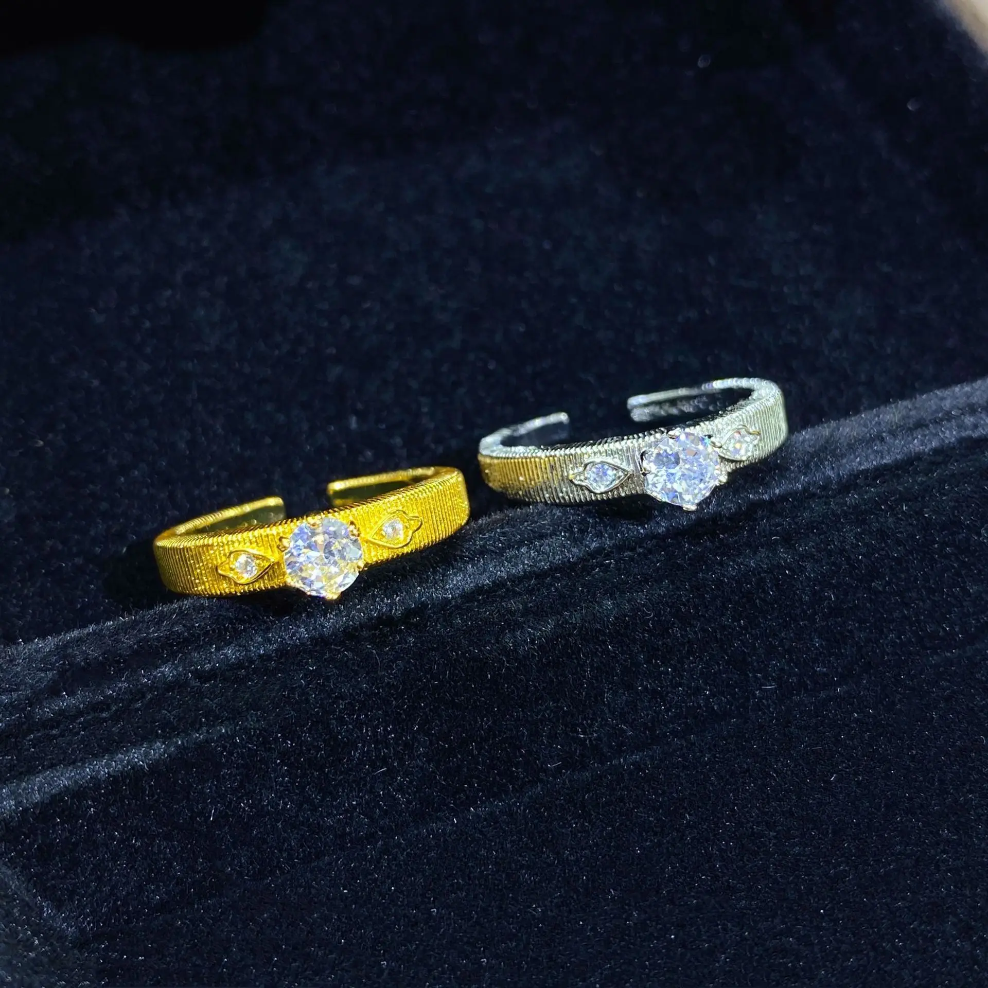 Luxurious 925 sterling silver textured engraving hand-rubbed narrow face ring with unique design featuring stripes