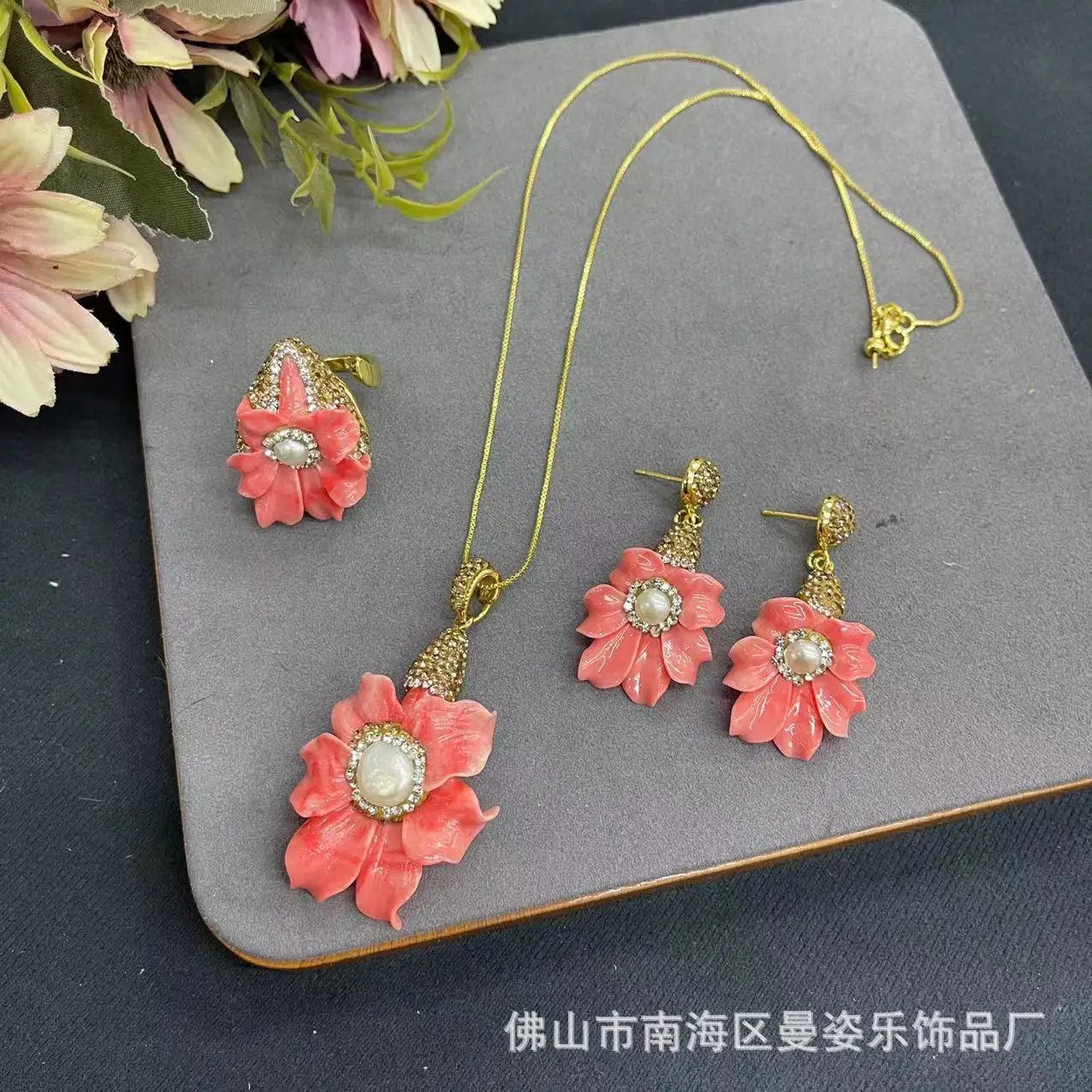 

powder embossed jewelry set inlaid baroque pearls exquisite three-piece set of medieval original design pendant earrings ring