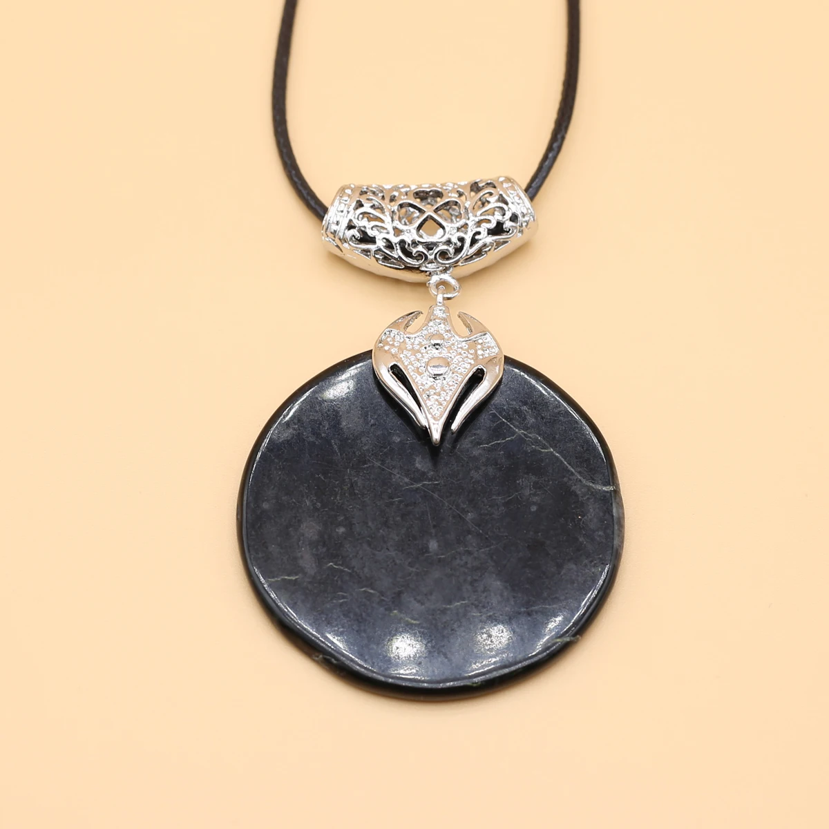 Vintage Natural Black Agate Natural Stone Pendant Round Fashion High Quality Women Necklace Collar Jewelry