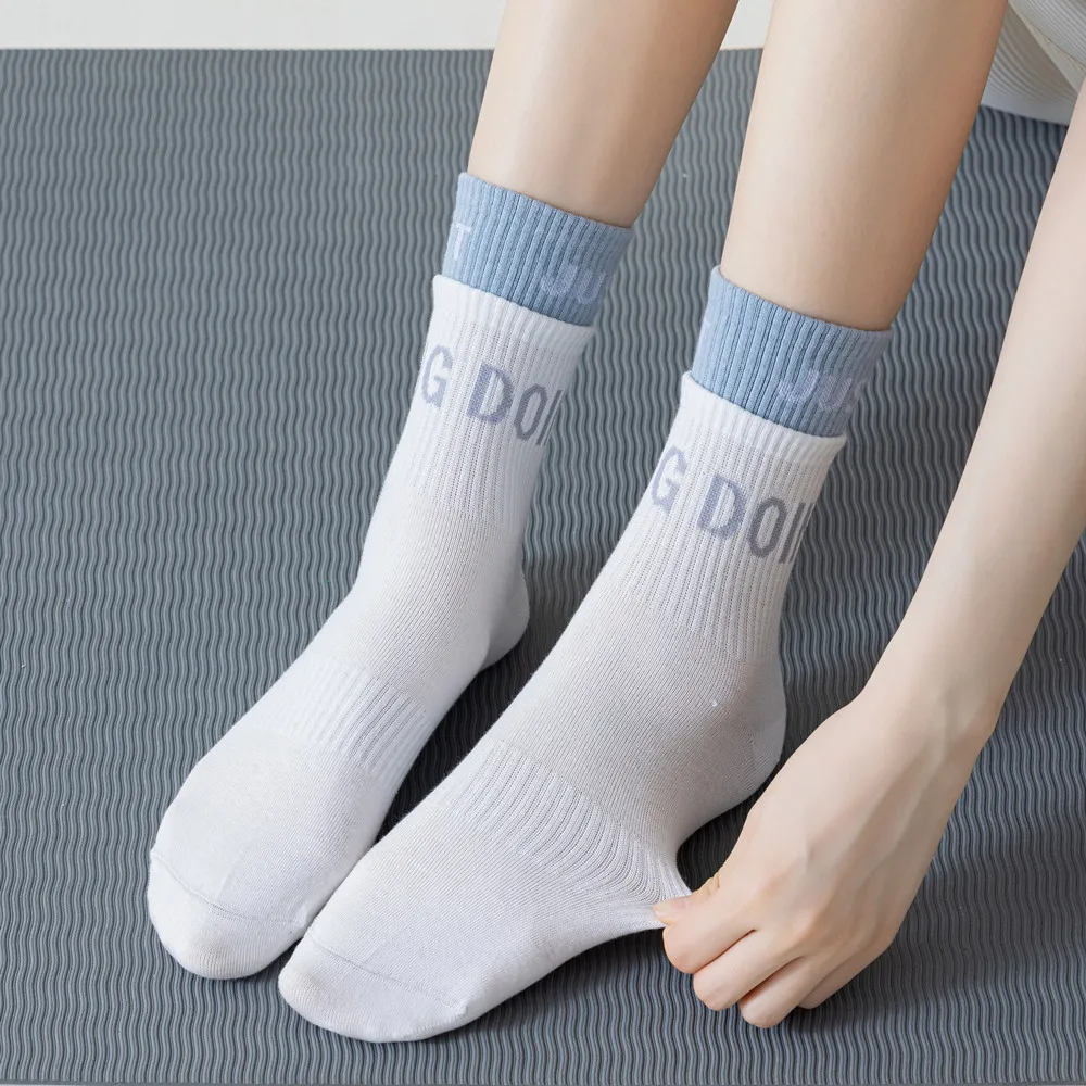 

Новые цветные блокирующие хлопковые носки для йоги с буквенным принтом, носки для пилатеса, домашние нескользящие спортивные носки для фитнеса и танцев