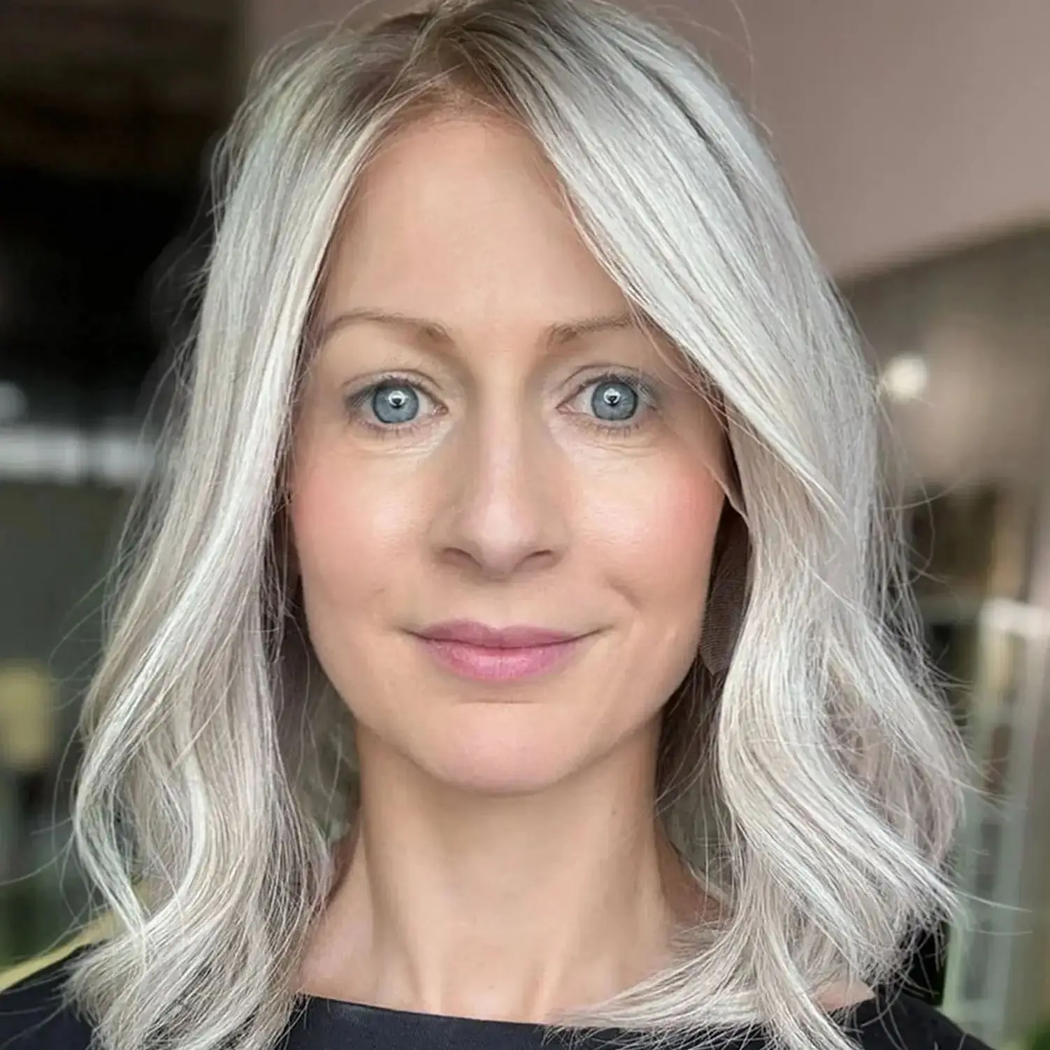 

Gray Blonde Wig Peplucked Hairline 13x4 High Definition Wigs for Women High Quality Shoulder Wave Synthetic HD Lace Front Wigs