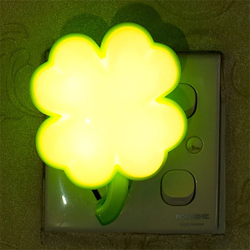 Us Plug Cloud Creative Light Control Night Light Induction Wall Lamp Four-Leaf Clover Colorful Night Light Ce Certification