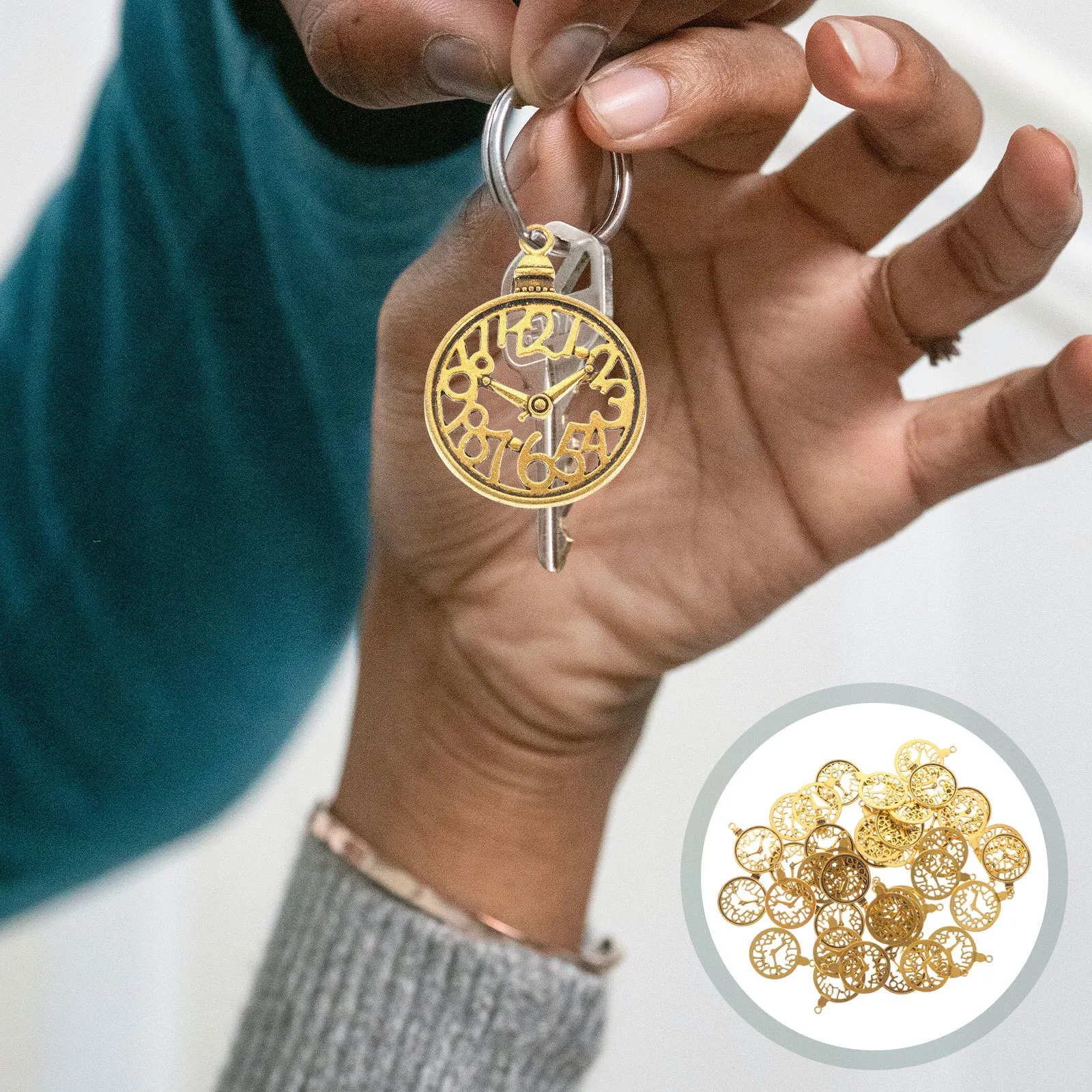 

60Pcs Vintage Clock Jewelry Pendants DIY Necklace Bracelet Earring Charms Smooth Alloy Texture Jewelry Making Pendant