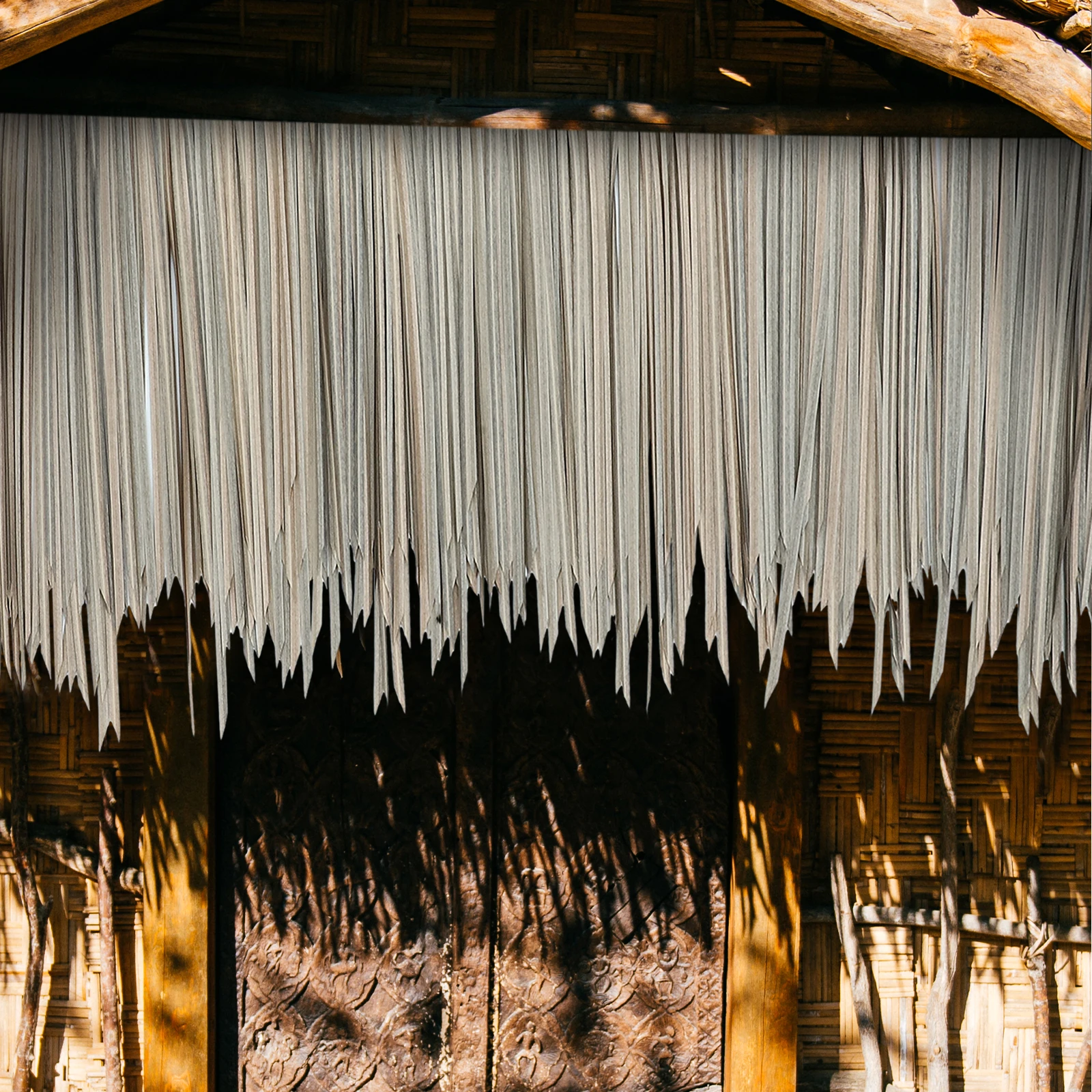 

Lifelike Thatch Roofing With Fire Resistance Artificial Thatch Decoration For Garden Patio Landscape