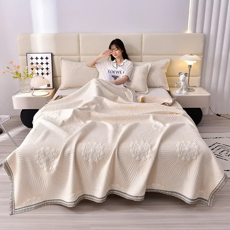 

High Quality Embroidered Summer Cooling Blanket Hight End Knitted Cotton Queen Quilt Quilted Wormwood Fiber Thin Comforter Cool