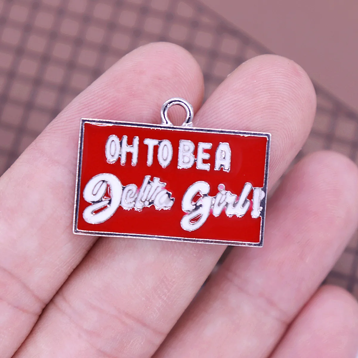 رسائل المجموعة الحمراء لتكون دلتا بنات Charms سورور المعلقات ملحق DIY بها بنفسك