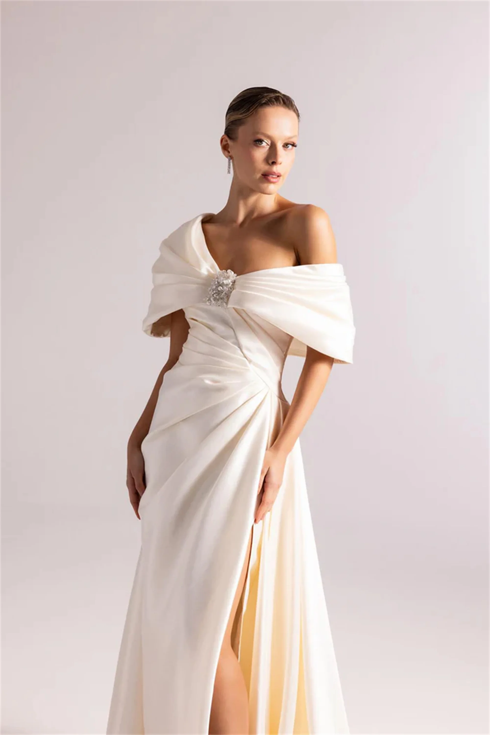 EVON BRIDAL 매력적인 새틴 이브닝 파티 가운 스윕 기차 공식 행사 가운 패션 하이 스플릿 웨딩 이브닝 가운 Customiz