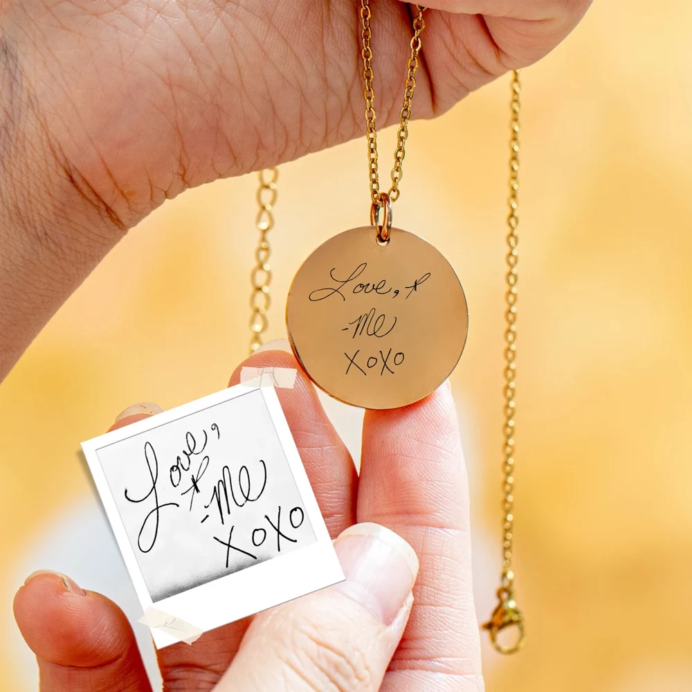 Cooltime individuelle runde Anhänger-Halskette aus Edelstahl für Frauen, personalisierte Buchstaben, besondere Symbole, Halskette, Geburtstagsgeschenk – Detail 11
