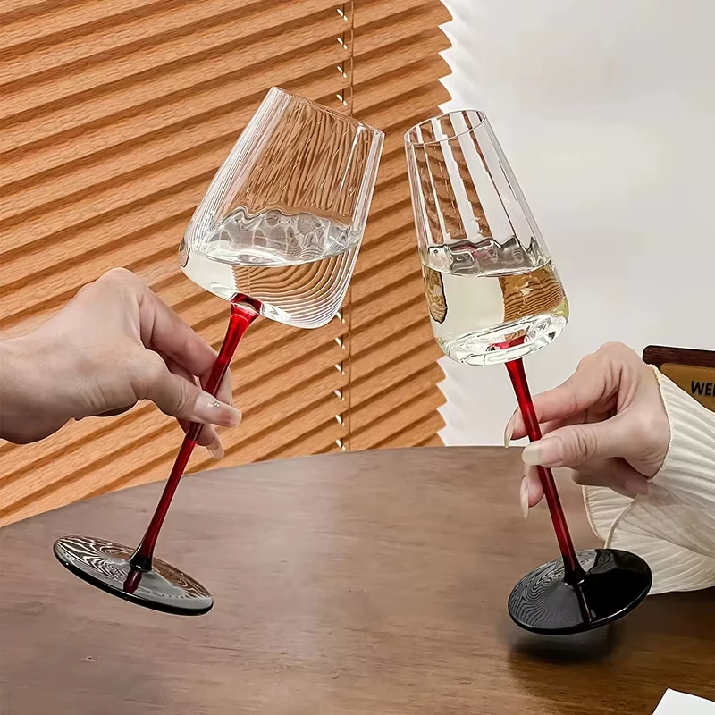 

700ml Bordeaux Wine Glasses Large Capacity Striped Red Rods Crystal Goblet Prismatic Design Household Reducing Wine Cup