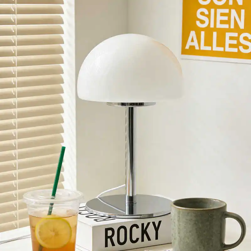 منتصف القرن كريم باوهاوس الحد الأدنى خمر طاولة زجاجية مصباح غرفة المعيشة غرفة نوم عالية الجمالية السرير ديكور المحيطة مصباح