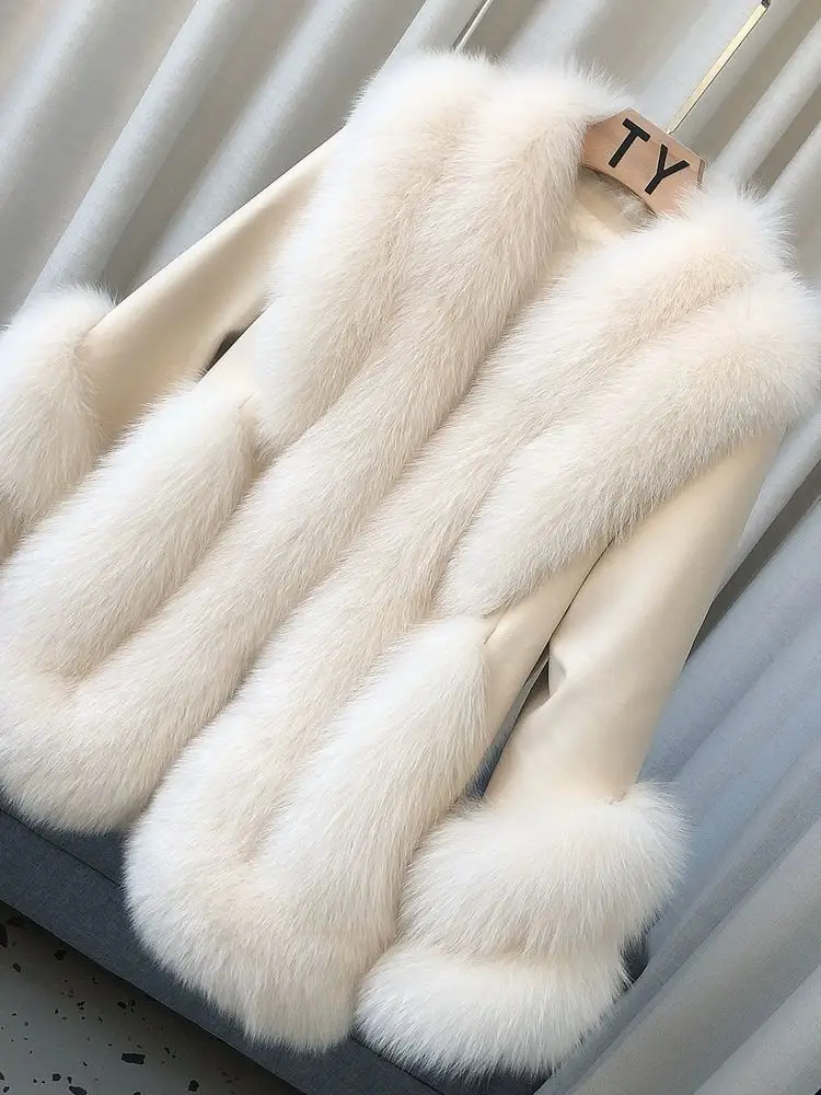 Whole Skin Fox Fur Grass Women's Mid length 2023 New Fur Integrated Sheep Skin White Duck Down Down Coat Winter